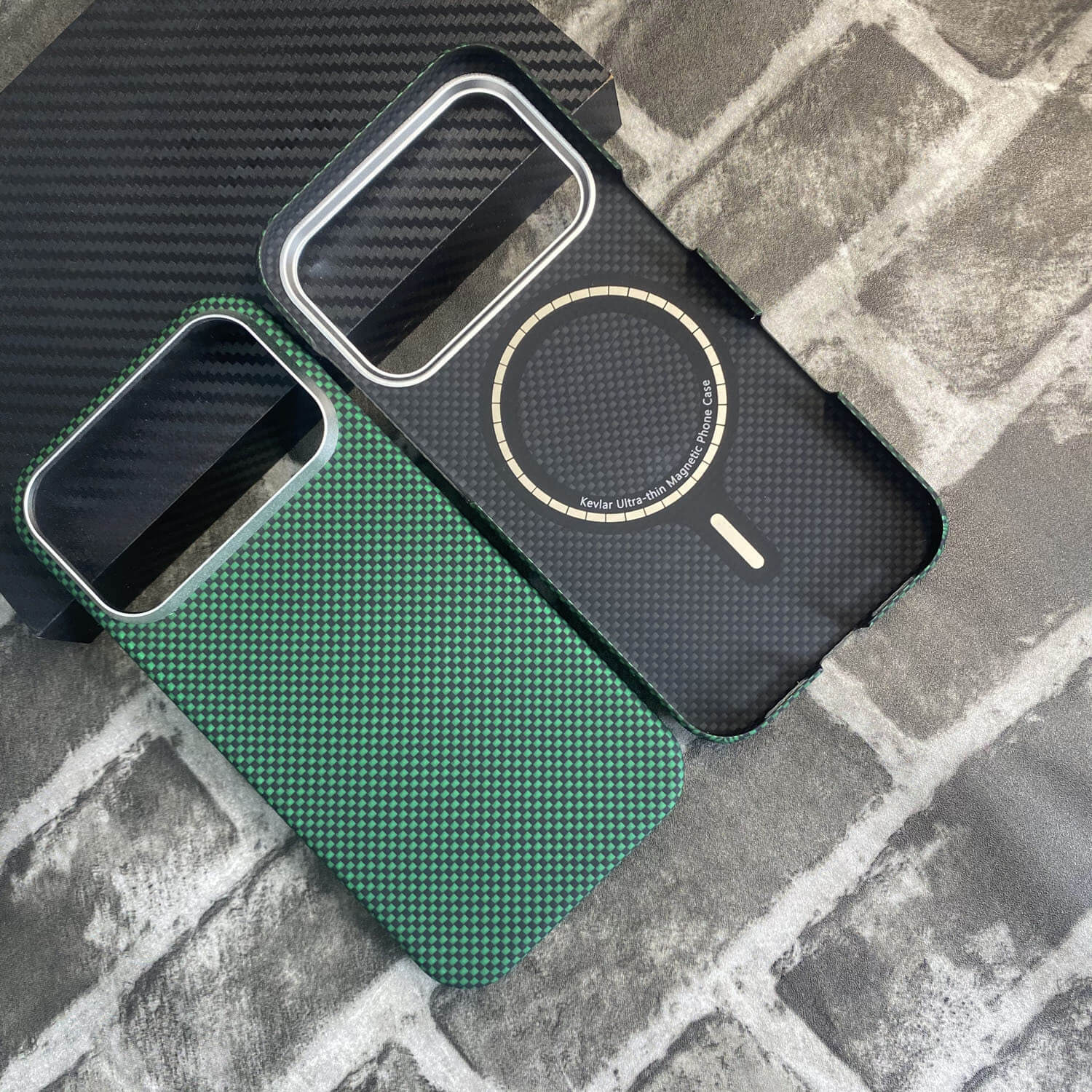 Real aramid fiber Kevlar MagSafe back cover magnetic case for iPhone 17 Pro Max with green grid with metal frame - inside and back appearance