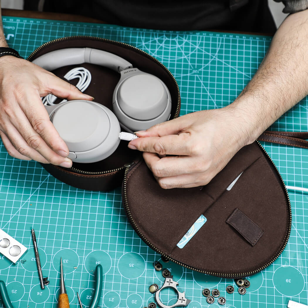 Full Grain Leather Carrying Storage Bag Case for Sony WH1000XM4 Headphone  finished made testing