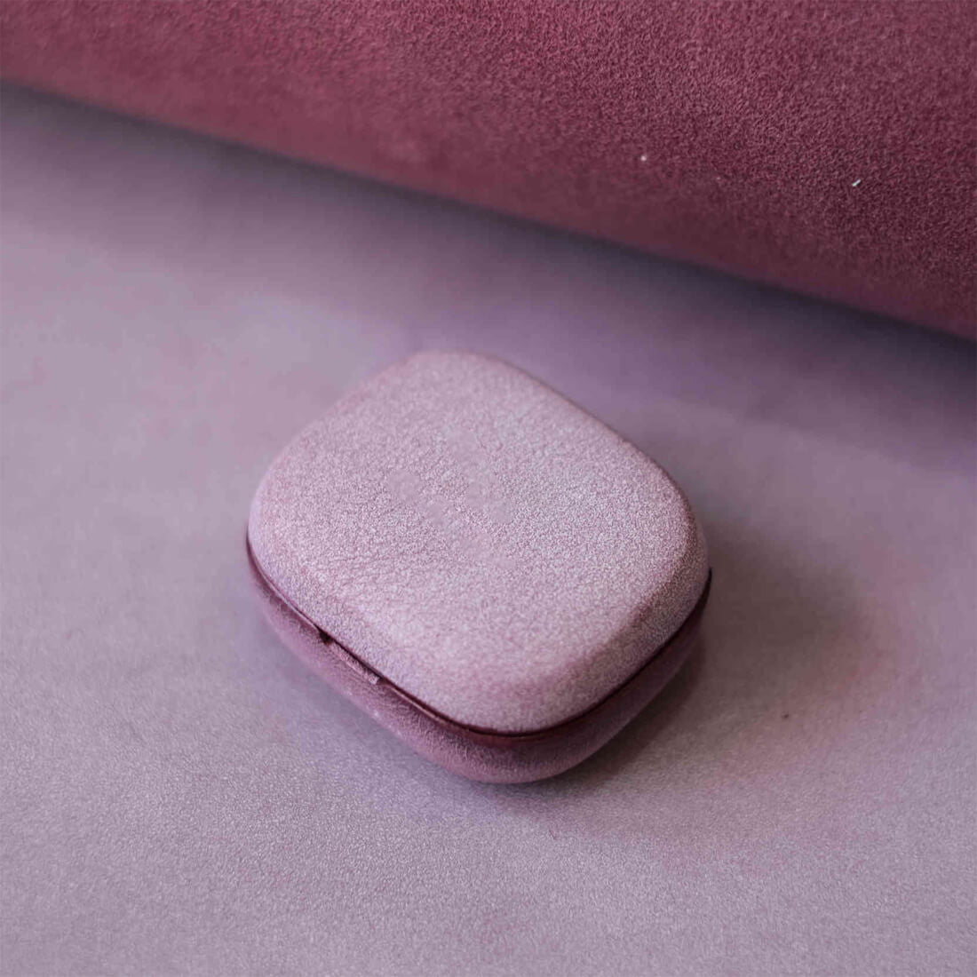 Estojo artesanal em pele genuína para Beyerdynamic AMIRON 300 em roxo cera