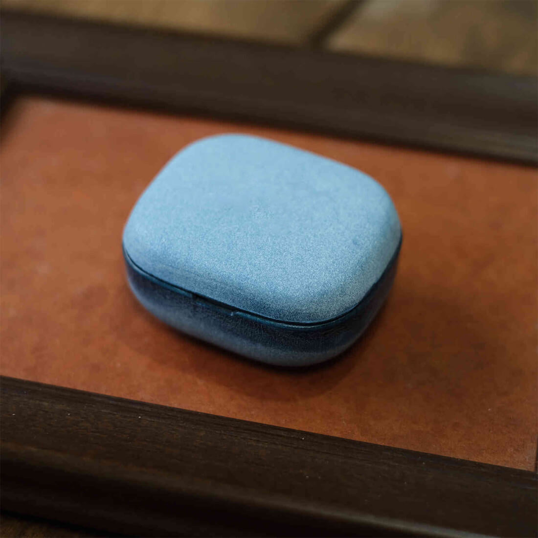 Estojo artesanal em pele genuína para Beyerdynamic AMIRON 300 em azul cera