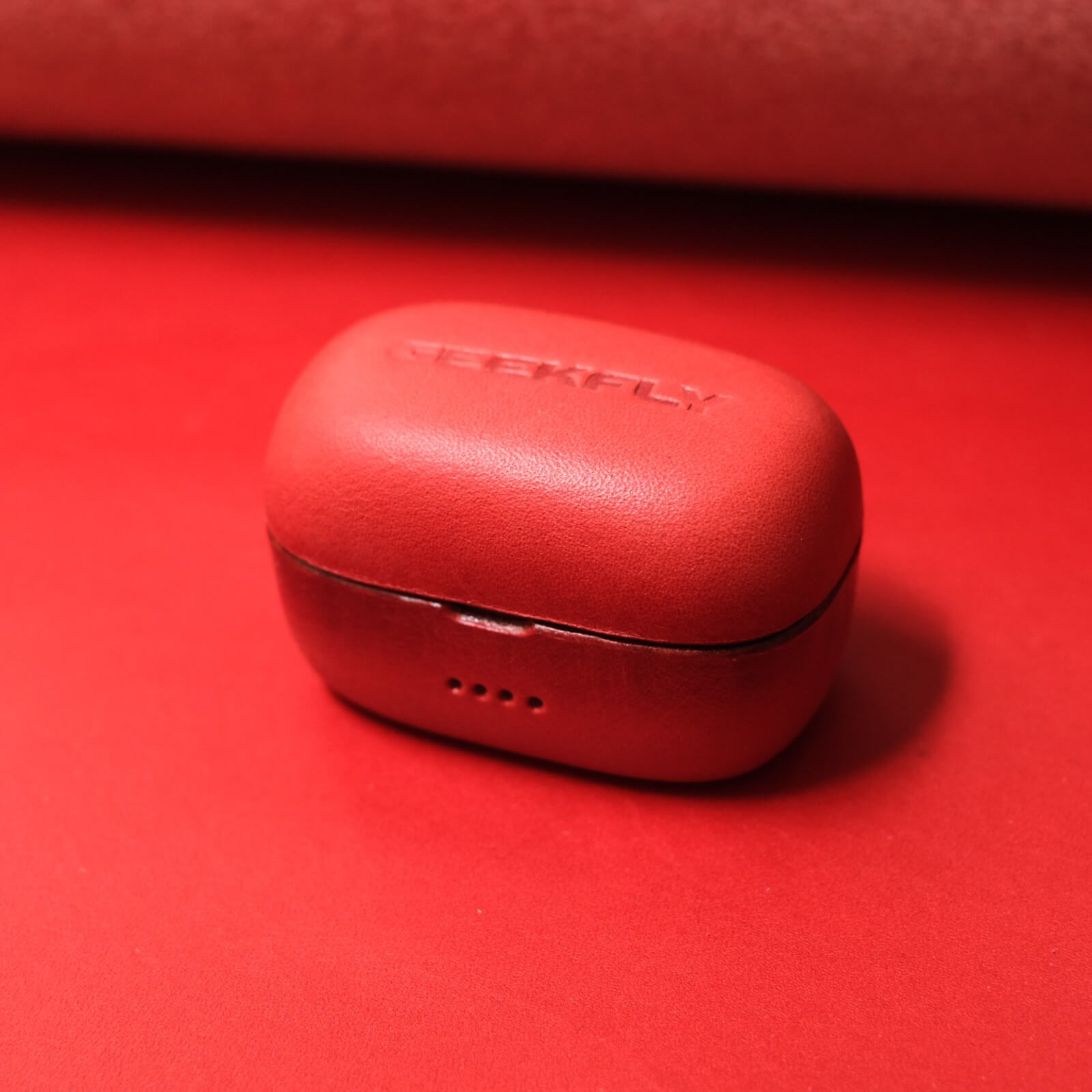 Handcrafted personalized genuine leather earbuds case for Geekfly Vitas in red