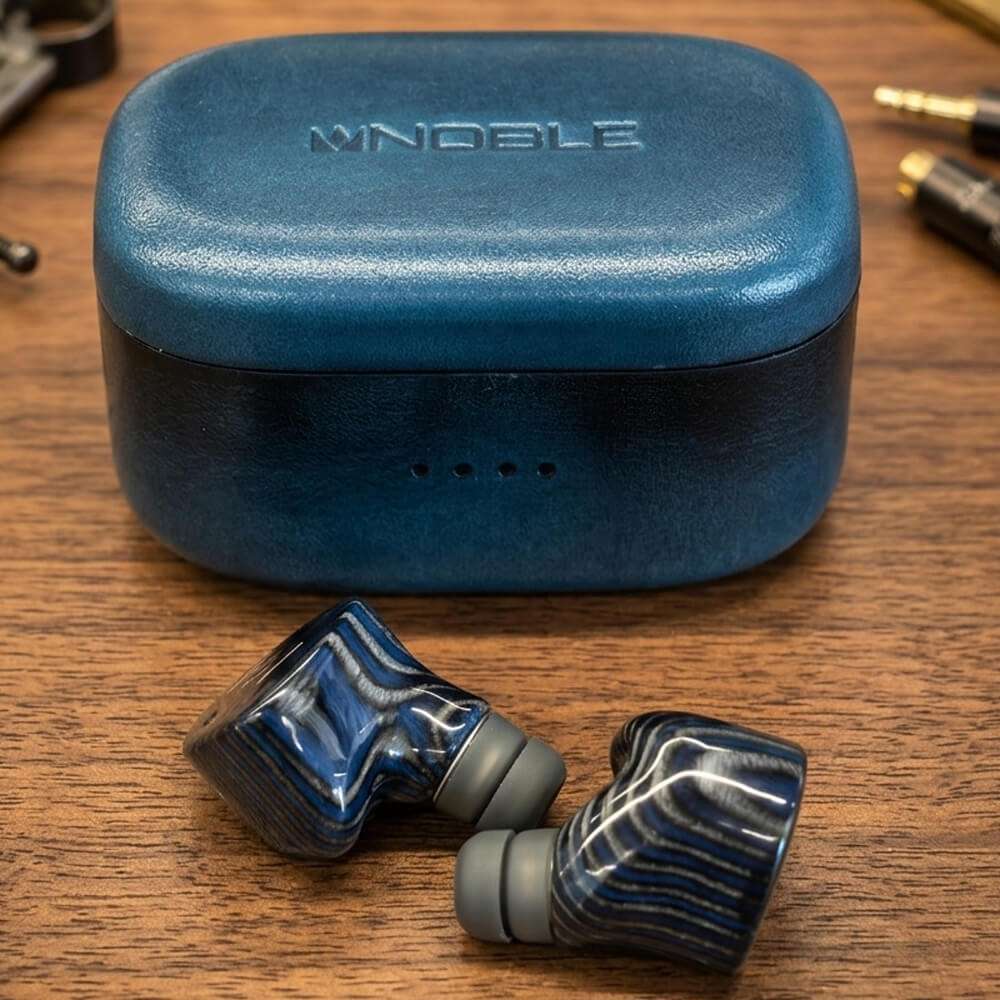 Funda protectora de cuero con patrón azul hecha a mano para Noble Audio FoKus Prestige Encore