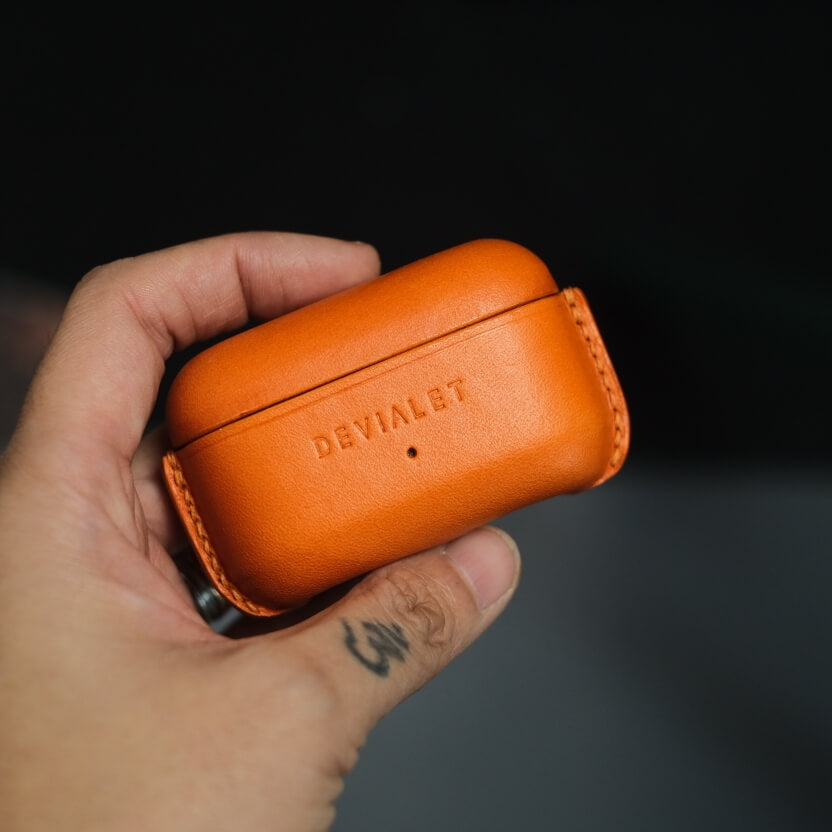 Estojo em pele genuína personalizado e feito à mão para Devialet Gemini II em cor de laranja