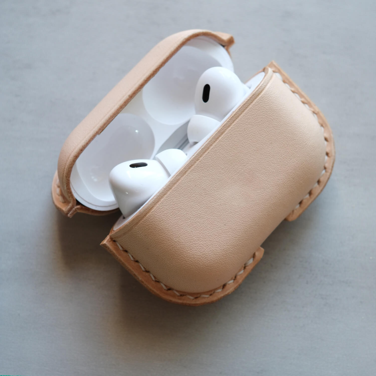 Original color (not white) handcrafted personalized leather earbuds case for AirPods Pro 3
