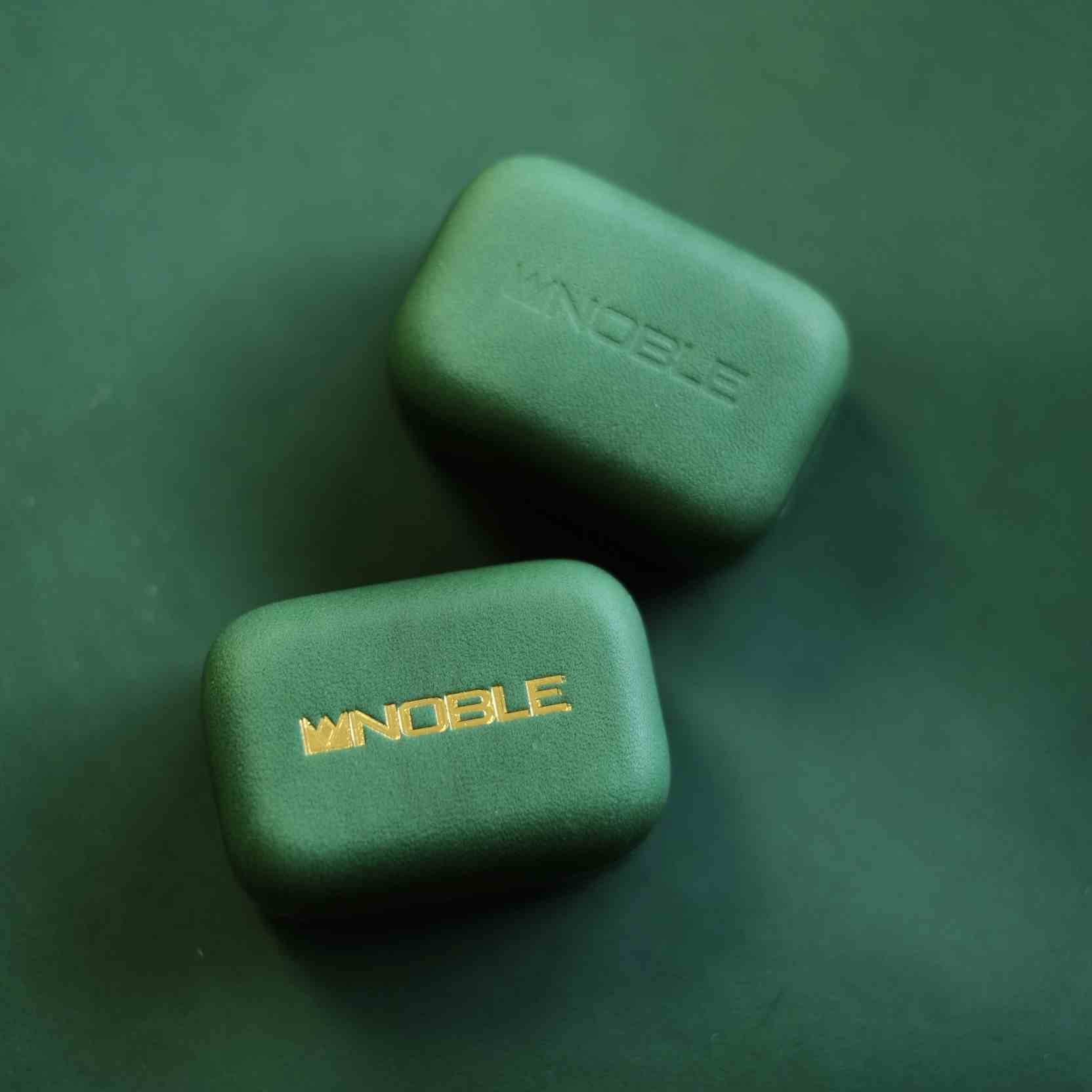 Genuine Leather Earphone Case for Noble FoKus Rex5 in green color show