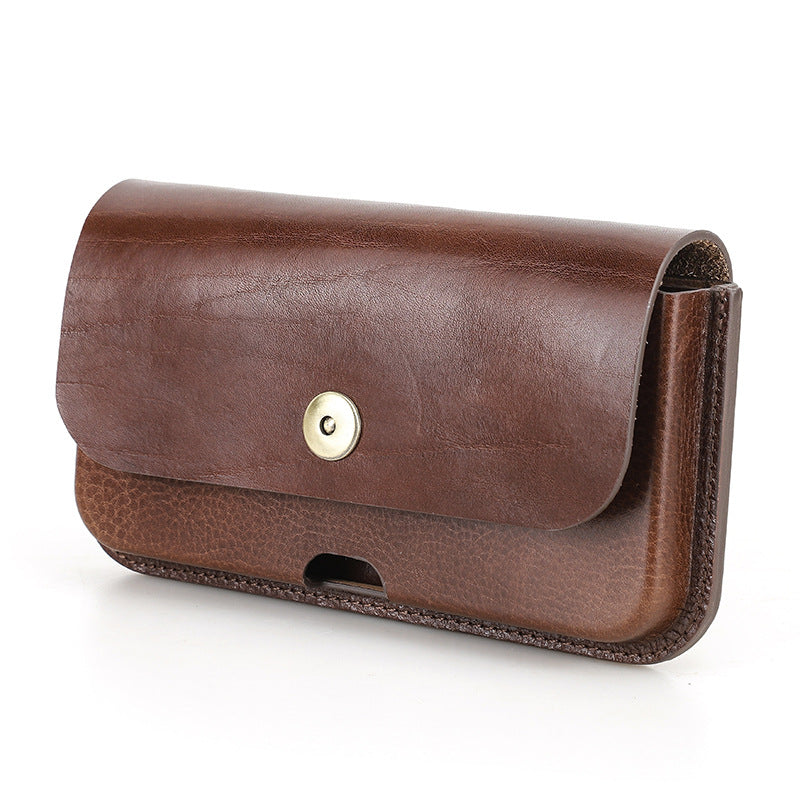コーヒー色のパーソナライズド・植物タンニン鞣し革製ベルト装着型携帯電話ホルスター（留め金式開閉機構・閉状態）