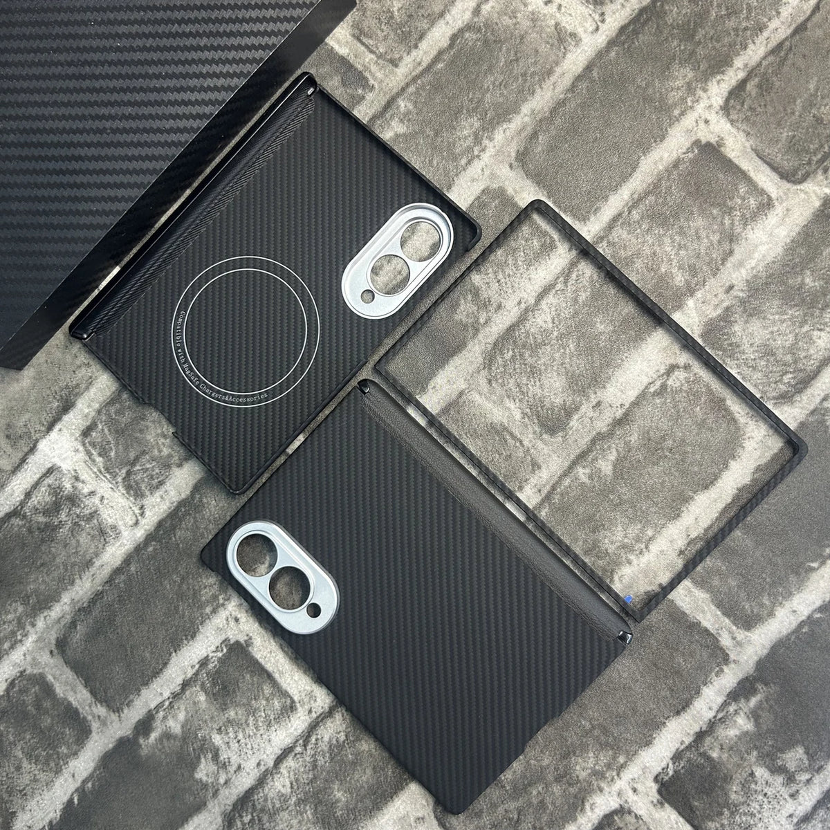 Coque complète en fibre d'aramide magnétique pour Samsung Galaxy Z Fold 8 - Twill noir 600D avec découpe précise pour l'appareil photo et protection de la charnière.