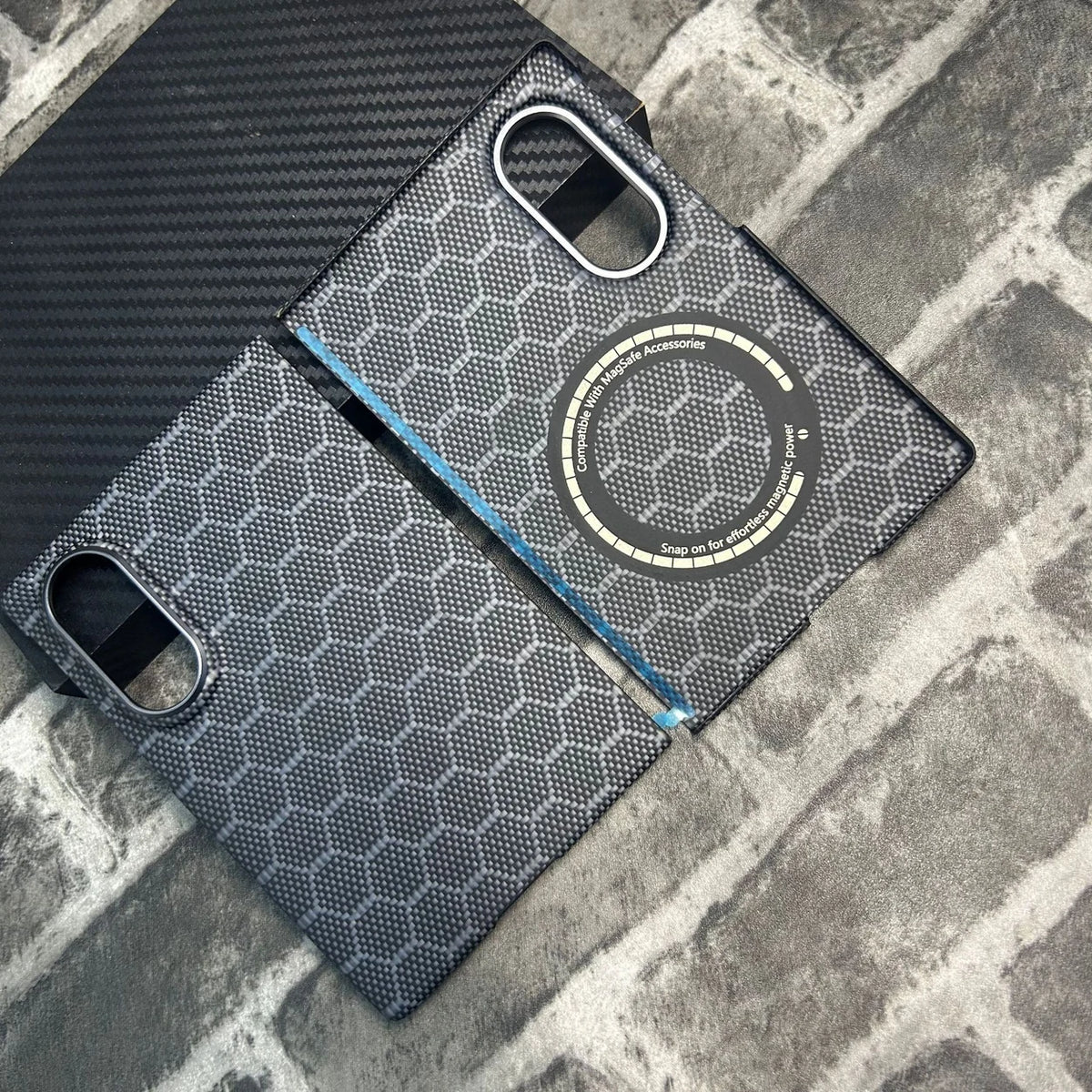 Coque Samsung Galaxy Z Fold 8 en fibre d'aramide magnétique compatible MagSafe - Coque arrière uniquement.